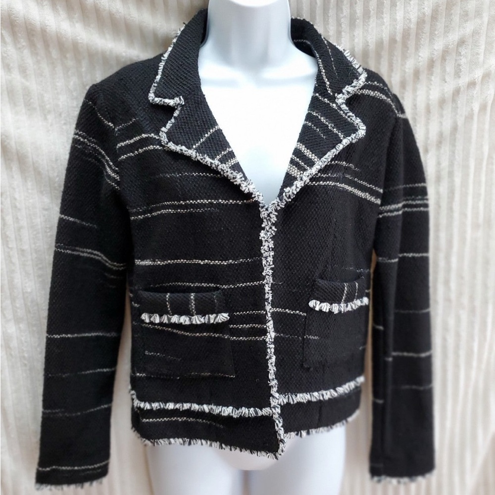 Sara Campbell black white blazer